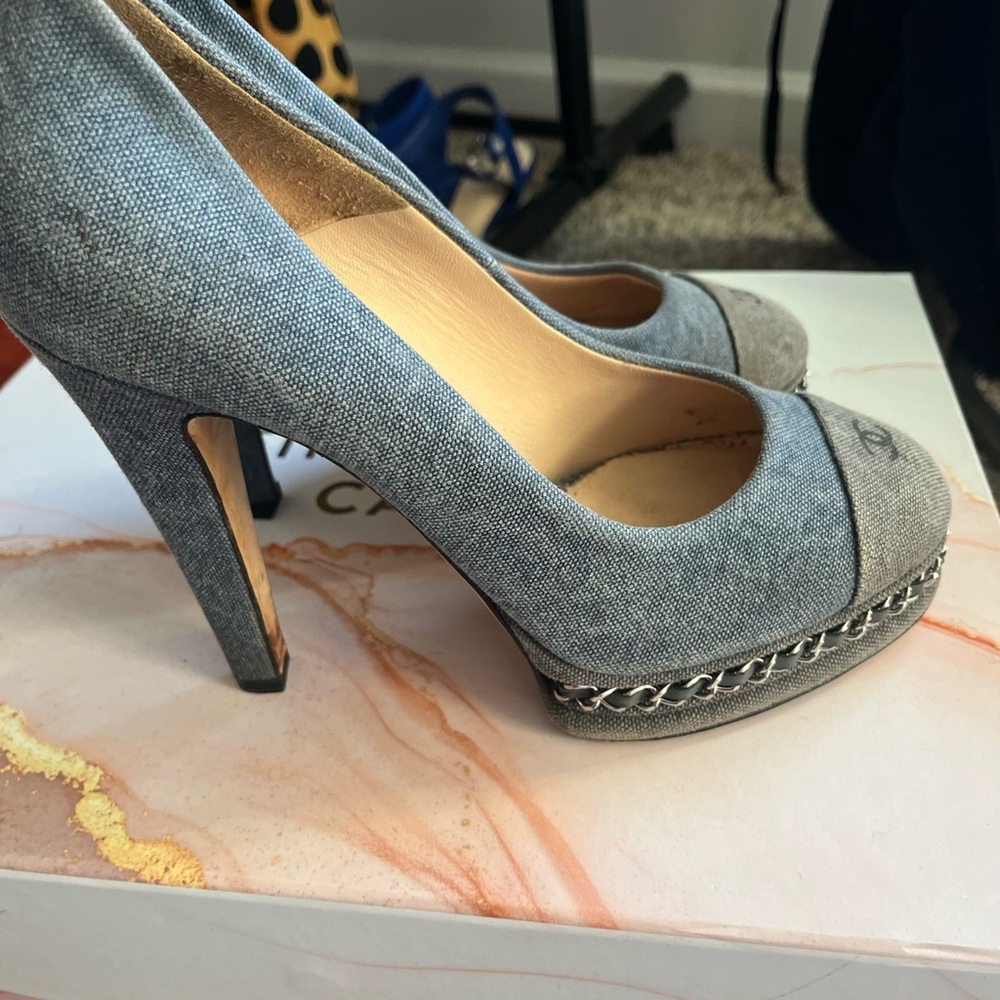 CHANEL Denim and Gray Heels - Picture 6 of 8